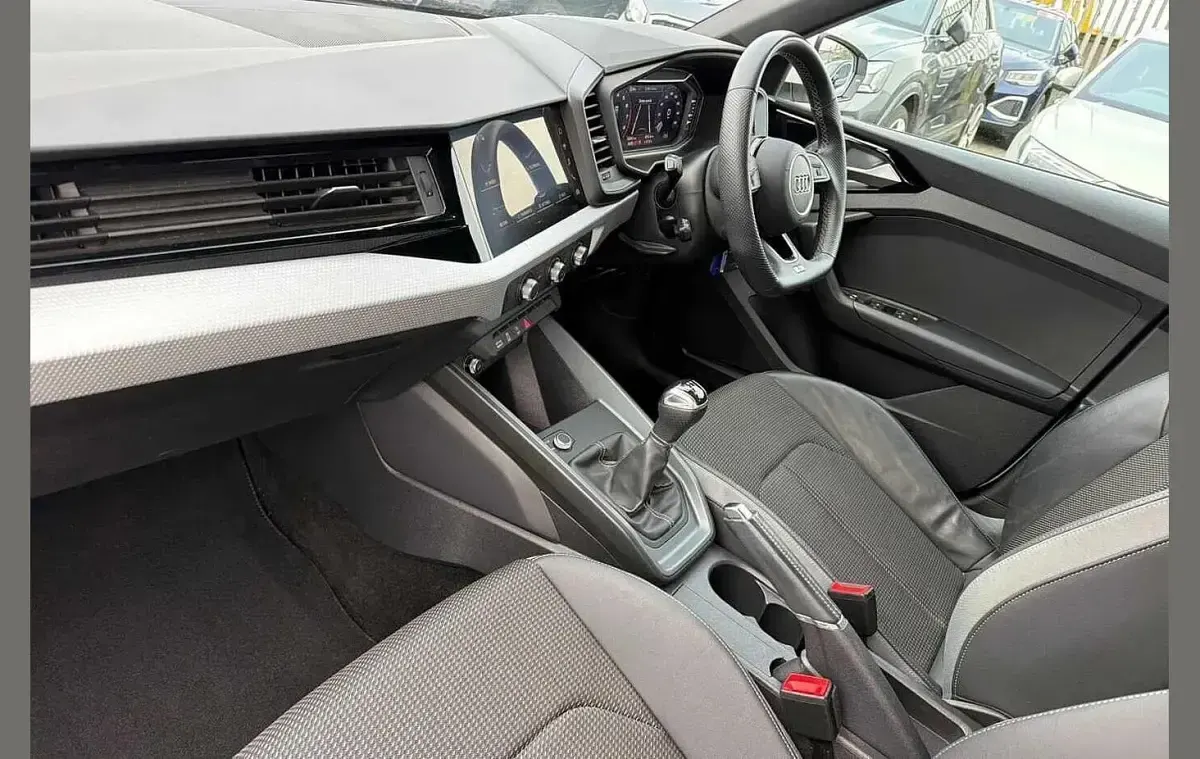 Used Audi A1 S-Line 108 HP (79 kW) 2023 White SUV