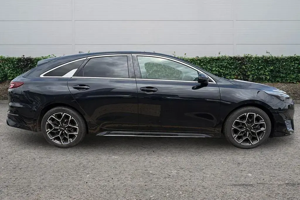 Used Kia ProCeed 160 HP (117 kW) 2023 Black Estate
