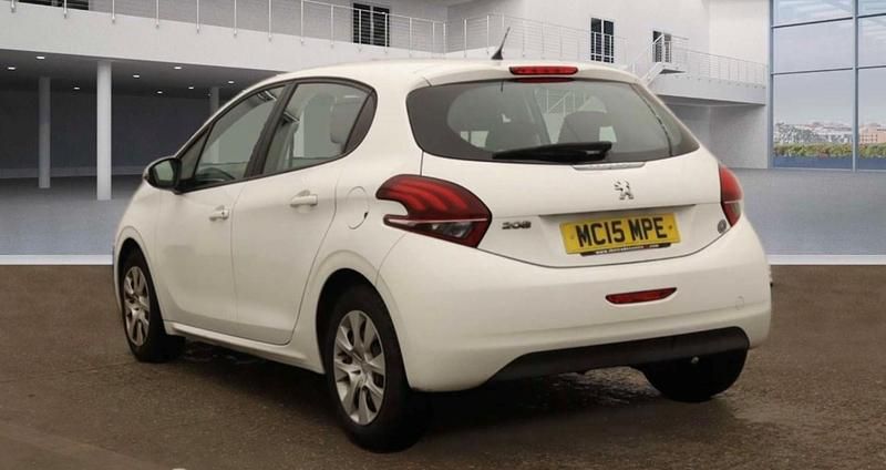 Usado Peugeot 208 Access 68 HP (50 kW) 2015 Branco Citadino