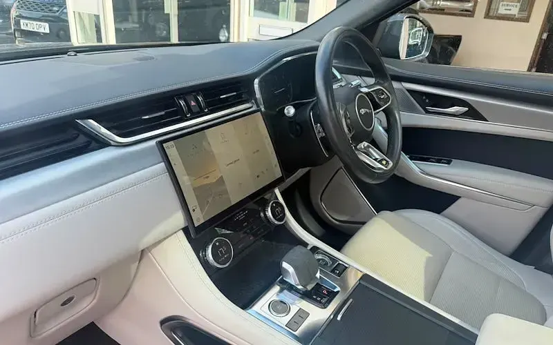 Used Jaguar F-Pace R-Dynamic 204 HP (150 kW) 2024 SUV