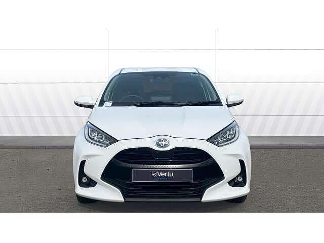 Used Toyota Yaris Hybrid Design 116 HP (85 kW) 2022 White Hatchback