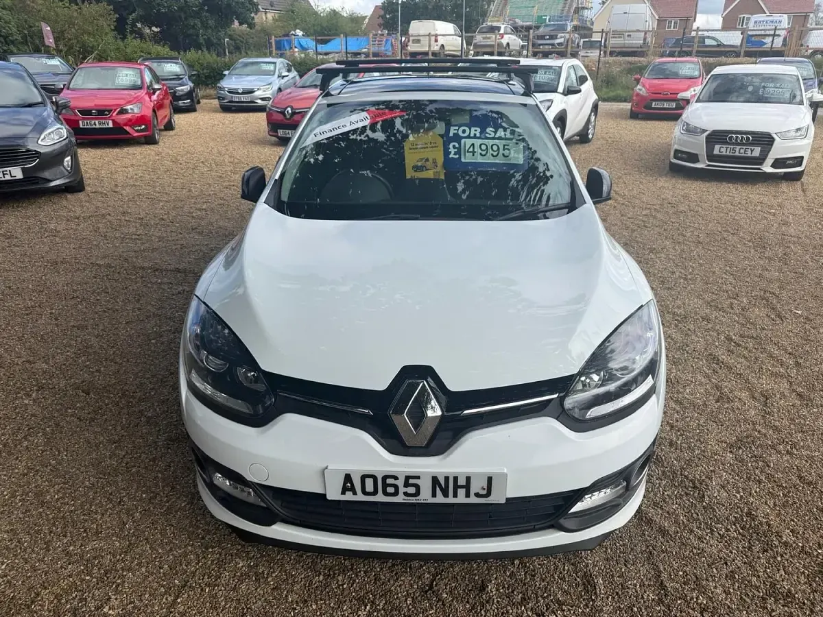 Used Renault Mégane III LIMITED 128 HP (94 kW) 2015 White Hatchback