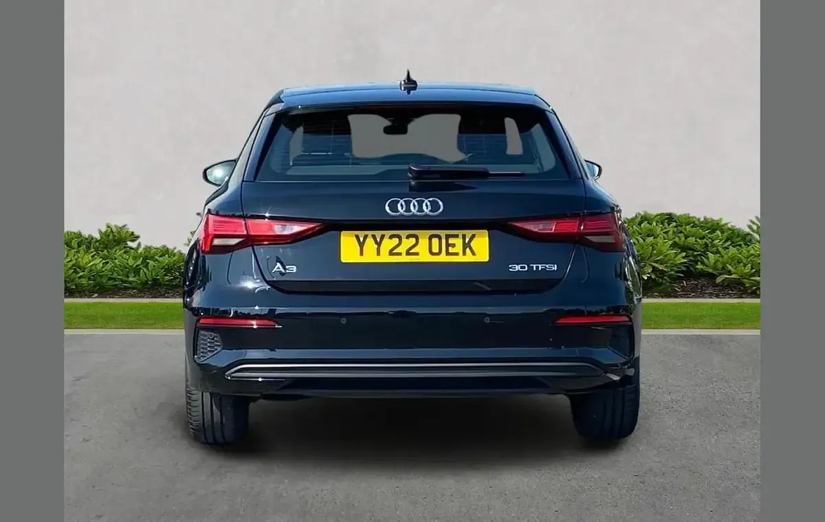 Usado Audi A3 Advanced 110 HP (80 kW) 2022 Preto Sedan