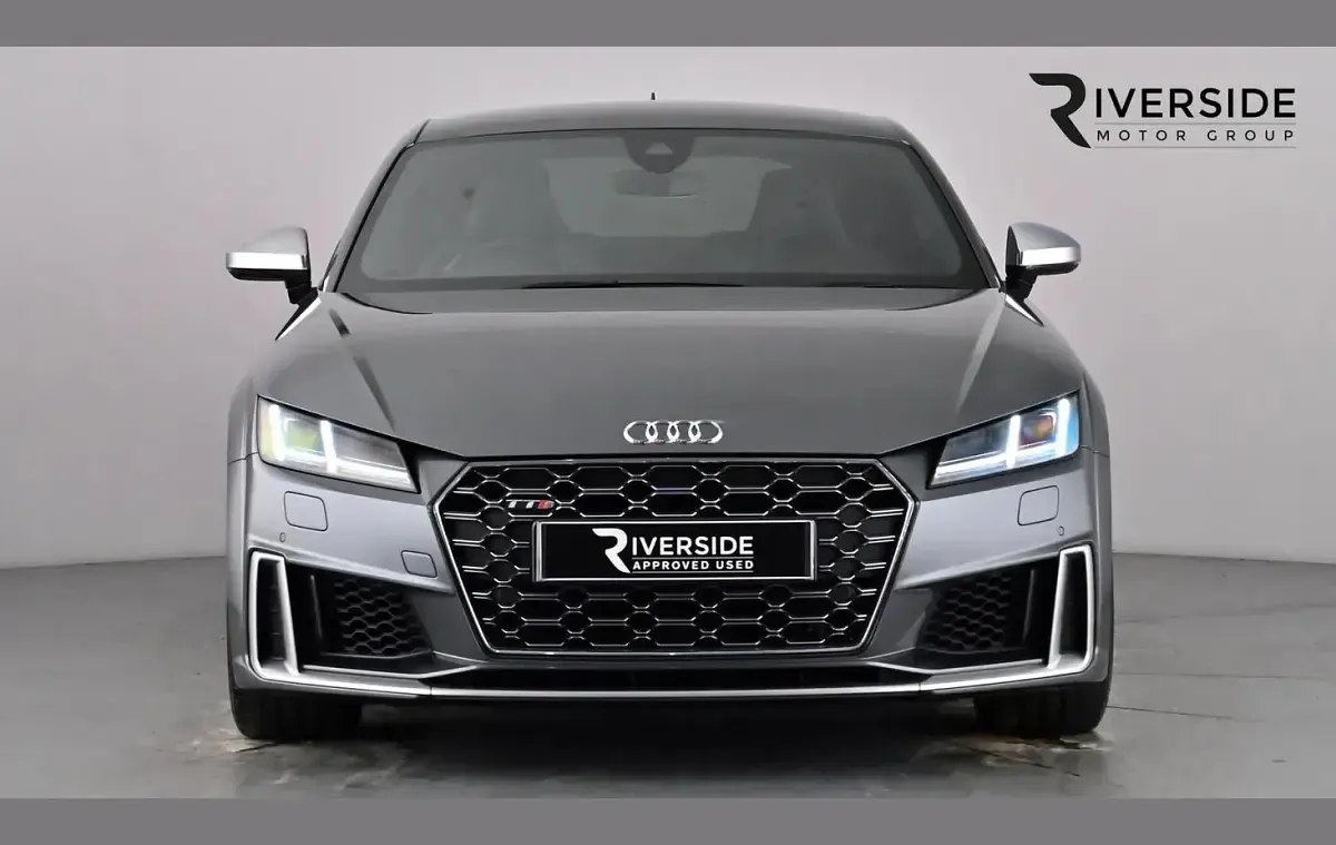 Begagnad Audi TTS Design 315 HK (231 kW) 2022 Grå Sportkupé