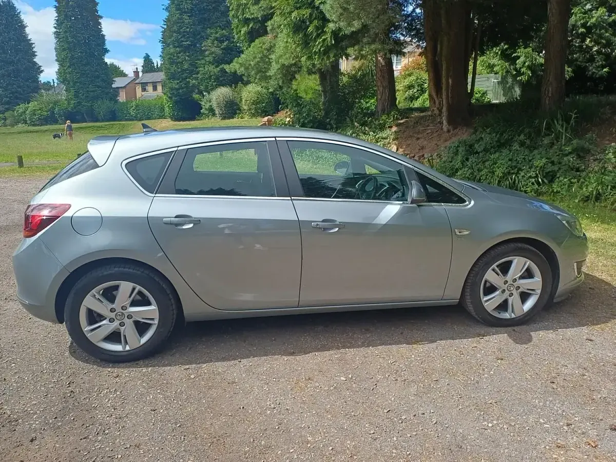 Used Vauxhall Astra SRi 165 HP (121 kW) 2015 Silver Hatchback