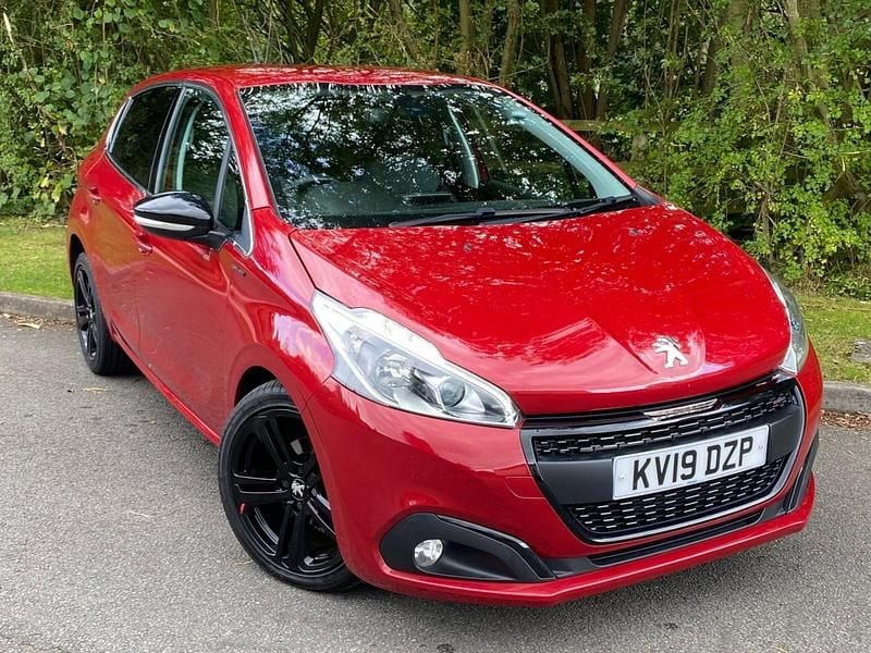 Used Peugeot 208 GT-line 110 HP (80 kW) 2019 Red Hatchback