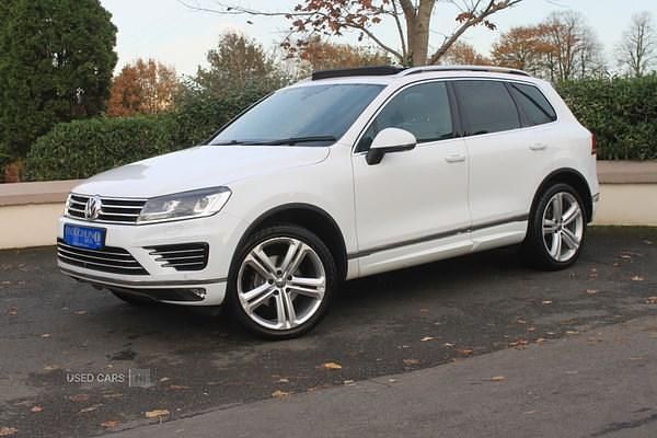 White Used 2017 VW Touareg R-line Plus SUV | £19,495 (Good price) - Image 1/4