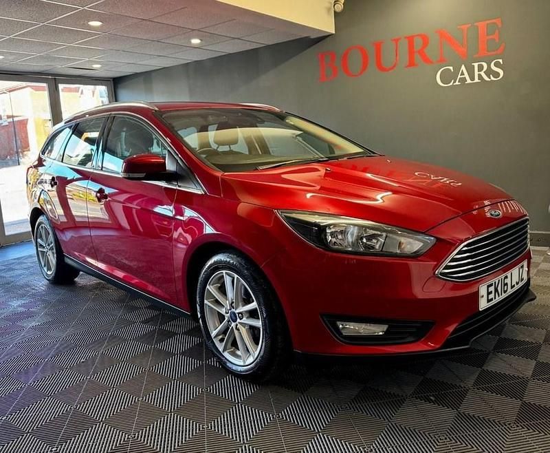 Used Ford Focus Zetec 125 HP (91 kW) 2016 Red Estate