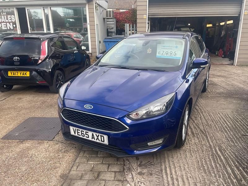 Blue Used 2015 Ford Focus Zetec Hatchback | £7,995 (Fair price) - Image 1/4
