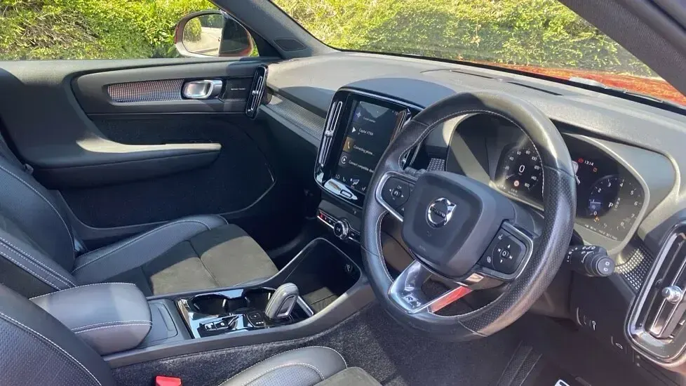 Used Volvo XC40 247 HP (181 kW) 2018 Red SUV