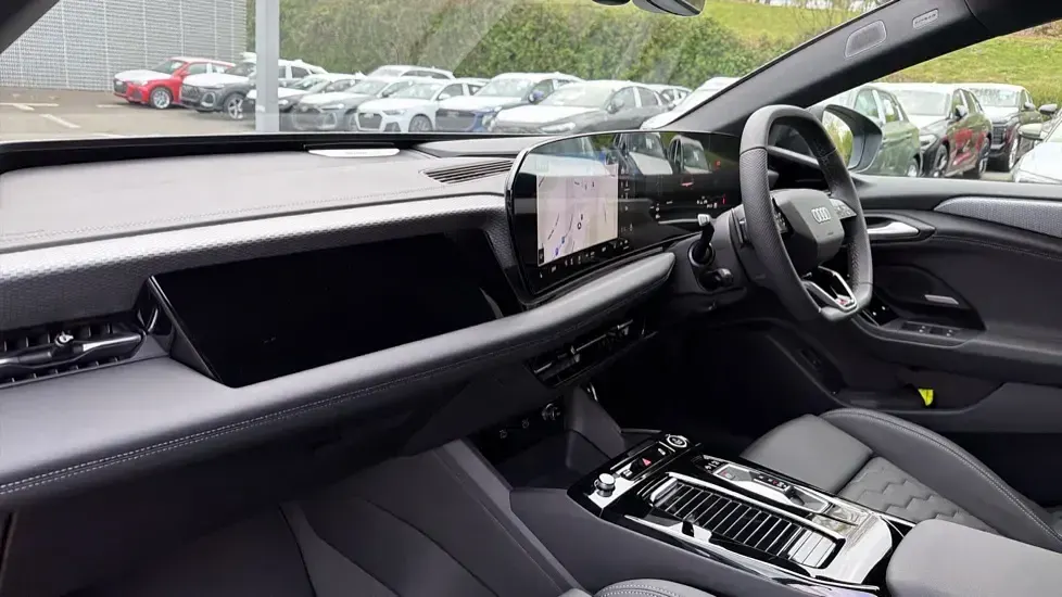 New Audi A6 e-tron S-Line 210 kW (286 HP) 2026 Black Estate