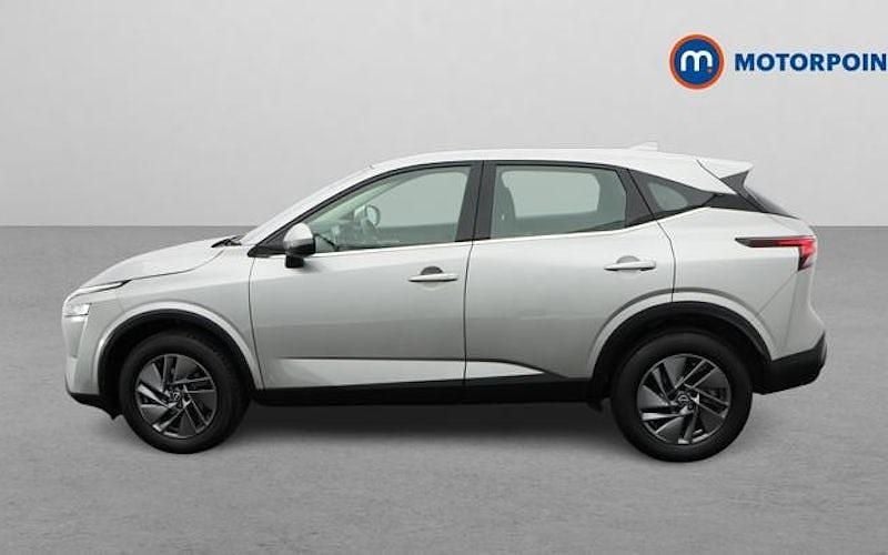 Used Nissan Qashqai Acenta Premium 140 HP (102 kW) 2022 Silver SUV