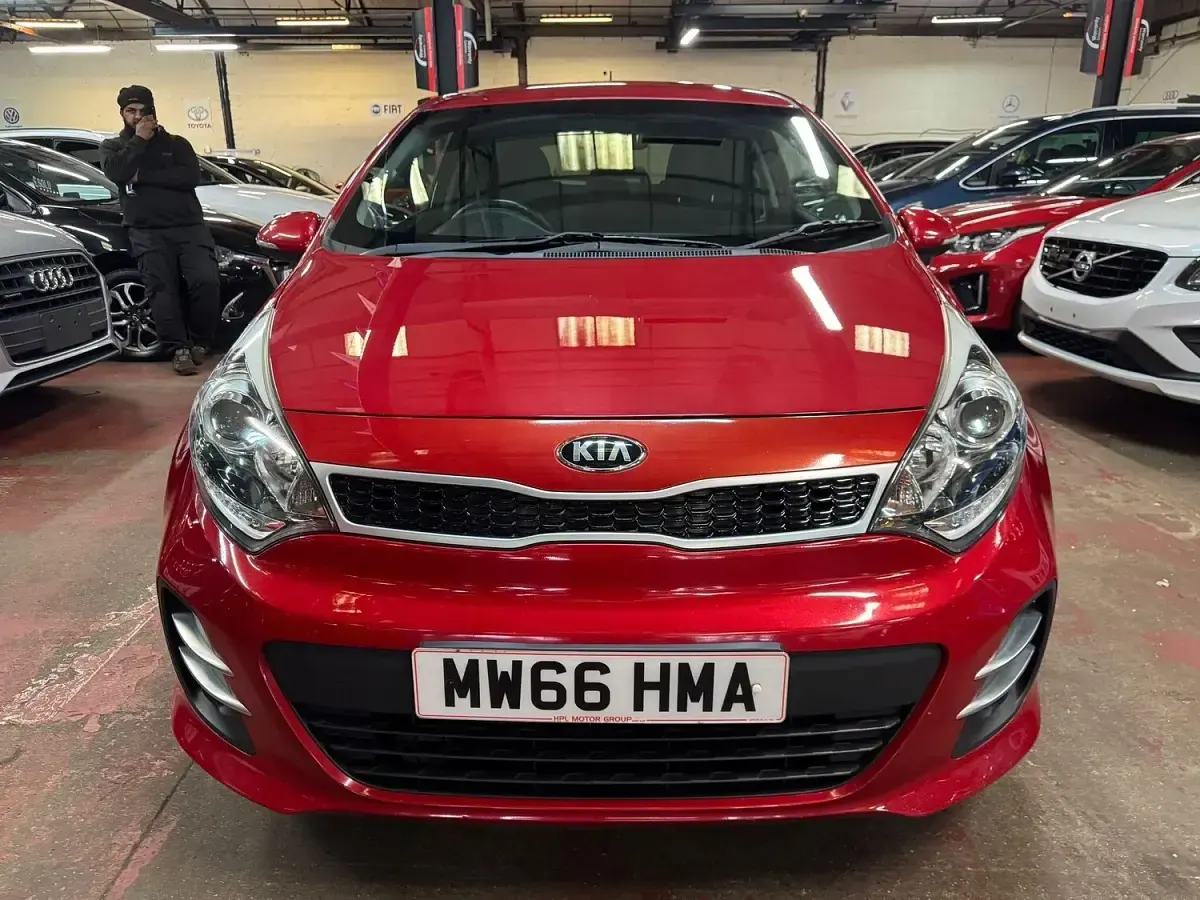 Used Kia Rio 2016 Red Hatchback