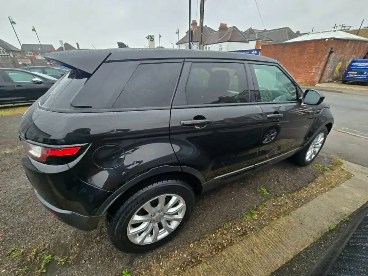 Used Land Rover Range Rover evoque SE 2016 Black Estate