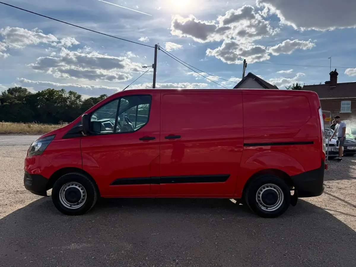 Used Ford Transit Custom 105 HP (77 kW) 2018 Red Van