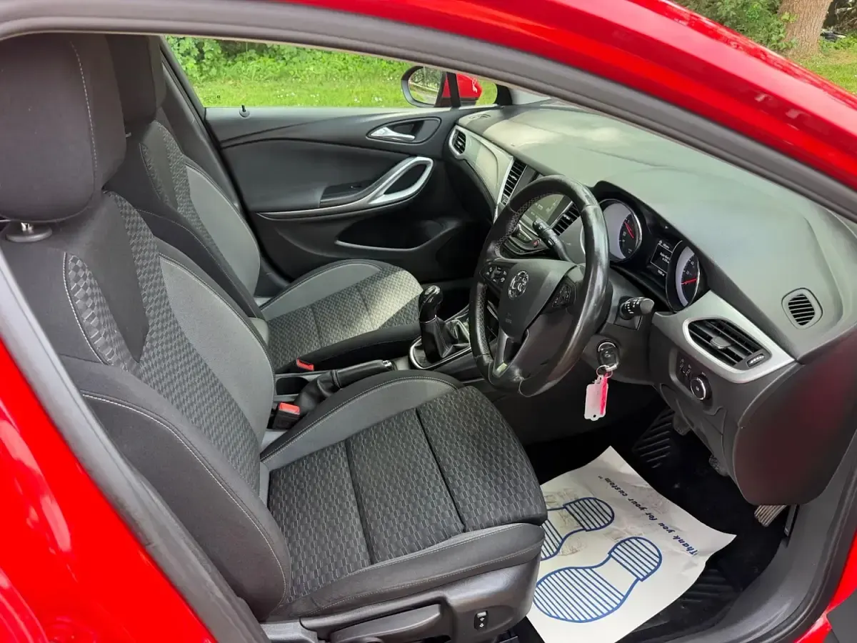 Used Vauxhall Astra SRi 120 HP (88 kW) 2020 Red Hatchback