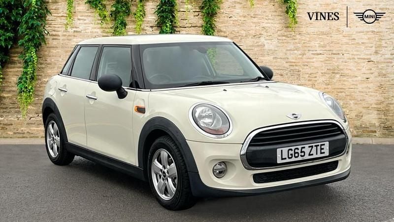 Used Mini ONE Hatch 101 HP (74 kW) 2015 White Hatchback