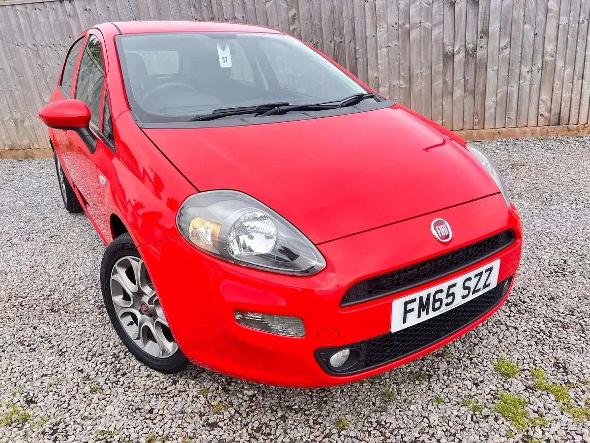 Used Fiat Punto Easy Plus 69 HP (50 kW) 2015 Red Hatchback