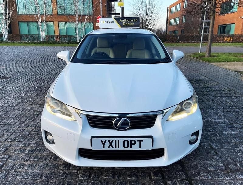 Used Lexus CT200h 2011 White Hatchback