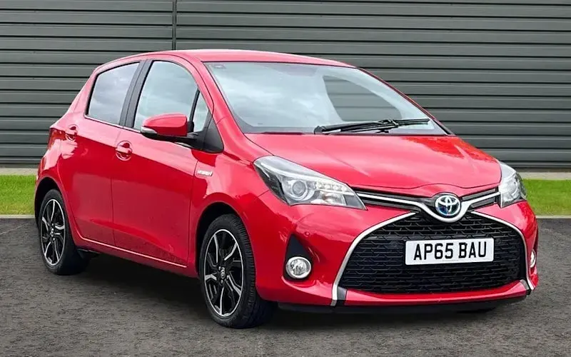 Second-hand Toyota Yaris Hybrid Design 101 CP (74 kW) 2016 Hatchback