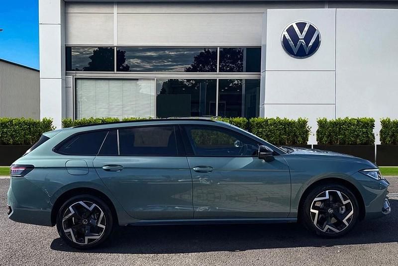 Used VW Passat R-line 272 HP (200 kW) 2025 Green Estate