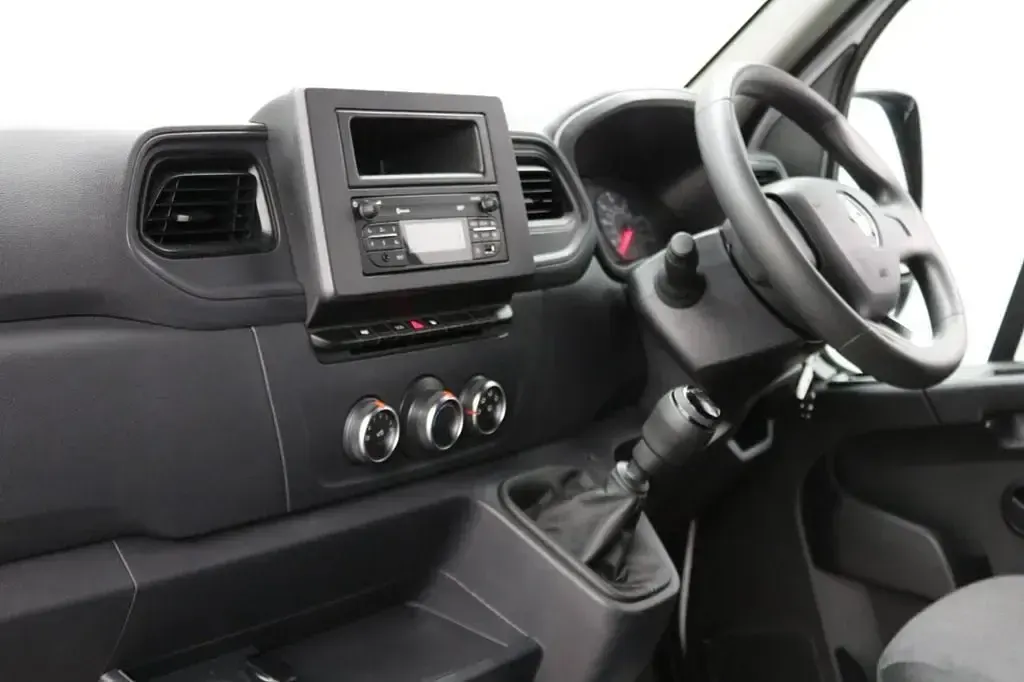 Begagnad Renault Master Business 135 HK (99 kW) 2022 Vit Minibuss