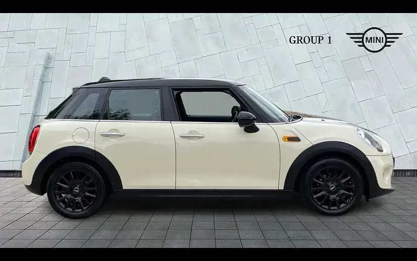 Used Mini Cooper Hatch 134 HP (98 kW) 2017 White Hatchback