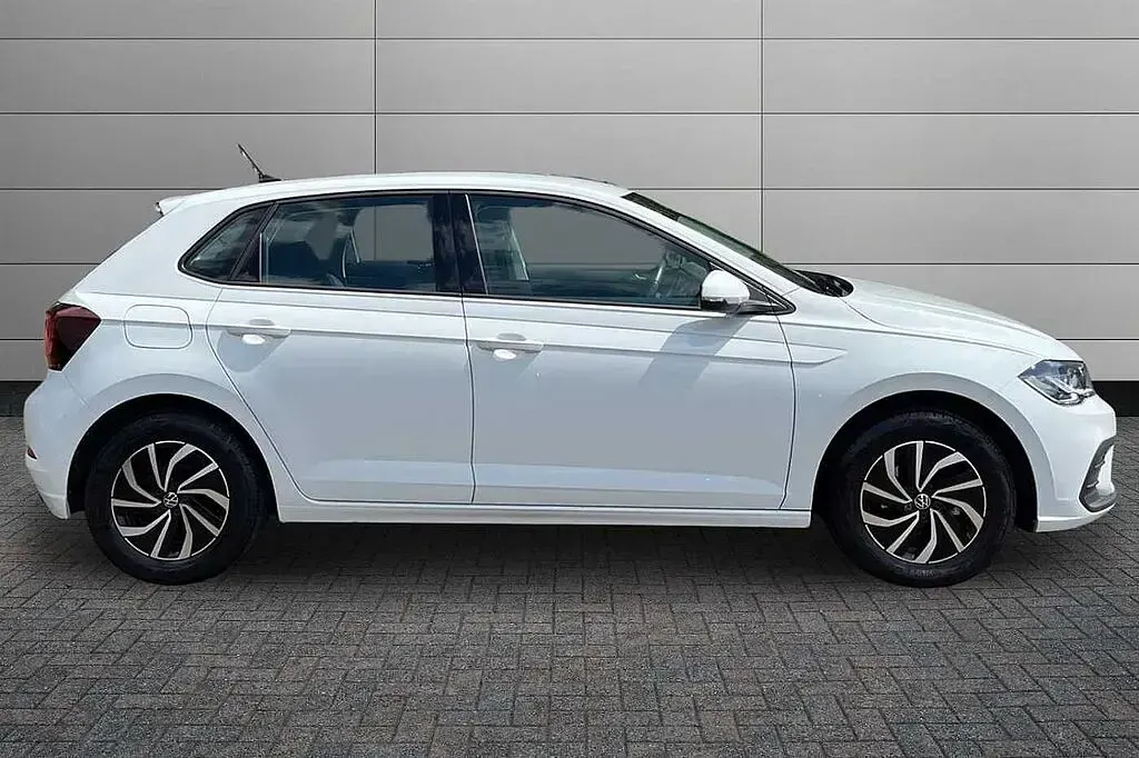Used VW Polo Life 95 HP (69 kW) 2024 White Hatchback