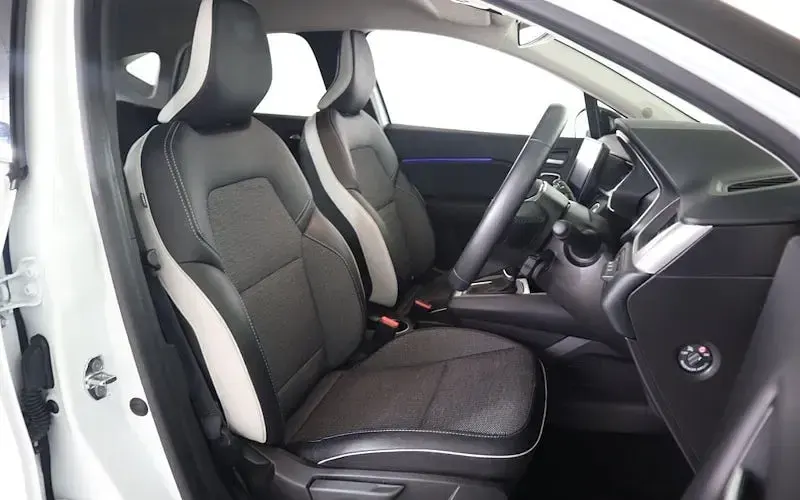 Used Renault Captur SE 143 HP (105 kW) 2022 White SUV