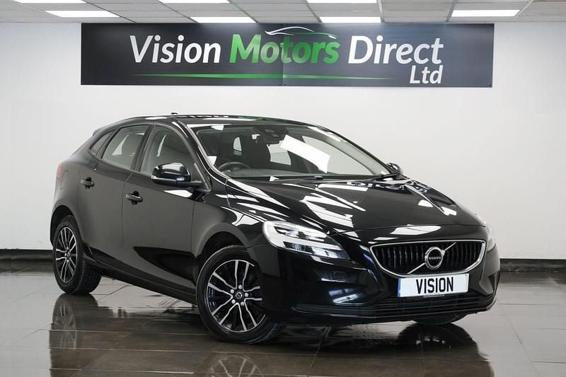 Black Used 2017 Volvo V40 Momentum Estate | £4,470 (Fair price) - Image 1/3