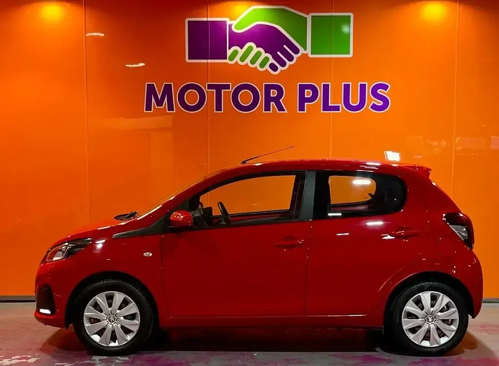 Used Peugeot 108 Active 72 HP (52 kW) 2019 Red Hatchback