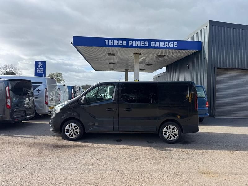 Used Renault Trafic 2015 Black MPV