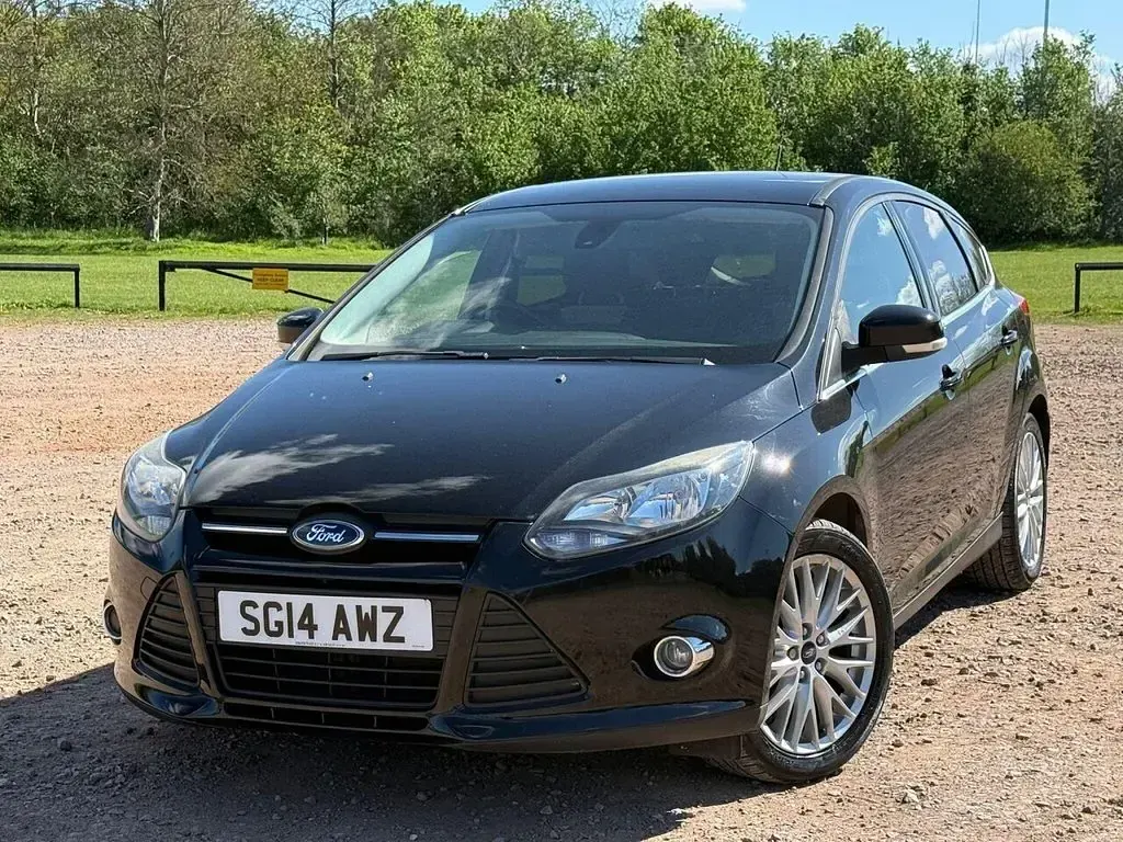 Used Ford Focus Zetec 125 HP (91 kW) 2014 Black Hatchback