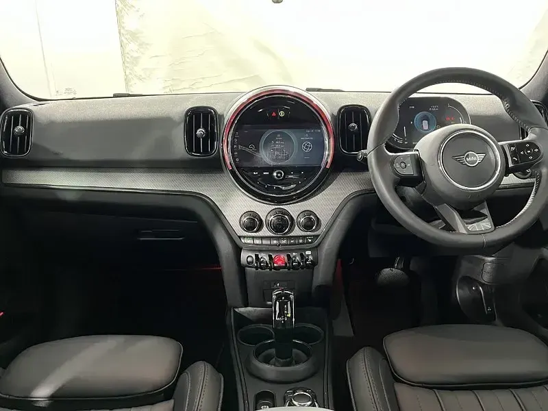 Begagnad Mini Cooper Exclusive 2023 Silver Halvkombi