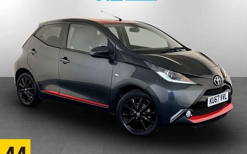 Used Toyota Aygo x-press 69 HP (50 kW) 2017 Grey Hatchback
