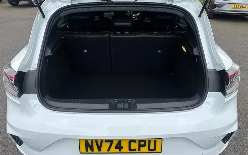 Used Renault Clio Esprit Alpine 90 HP (66 kW) 2026 White Hatchback