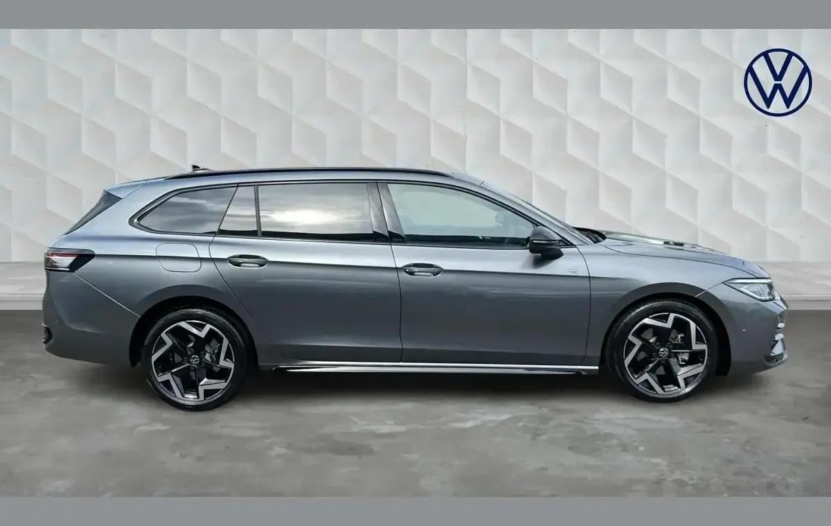 Used VW Passat R-line 147 HP (108 kW) 2026 Grey Estate