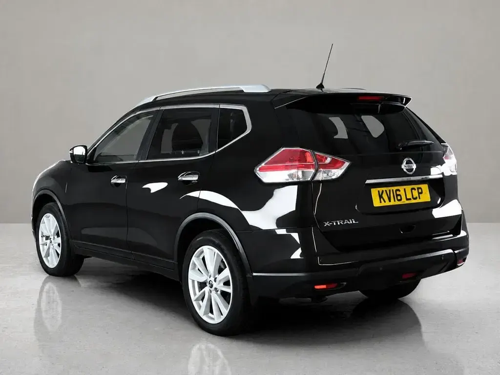 Used Nissan X-Trail Tekna 130 HP (95 kW) 2016 Green SUV
