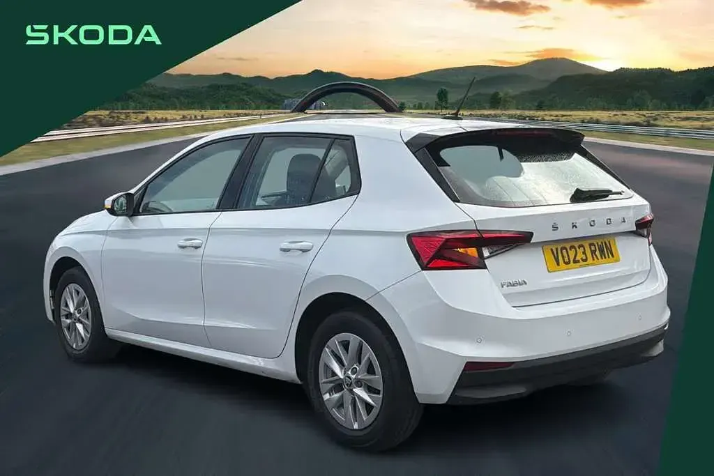 Begagnad Skoda Fabia Comfort 79 HK (58 kW) 2023 Vit Halvkombi