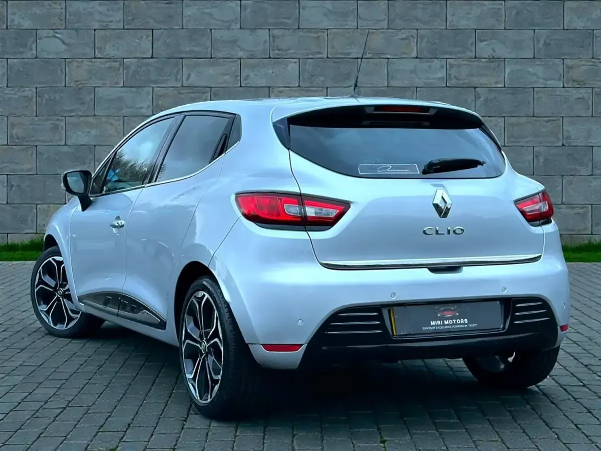 Gebraucht Renault Clio IV Iconic 75 PS (55 kW) 2019 Silber Kleinwagen