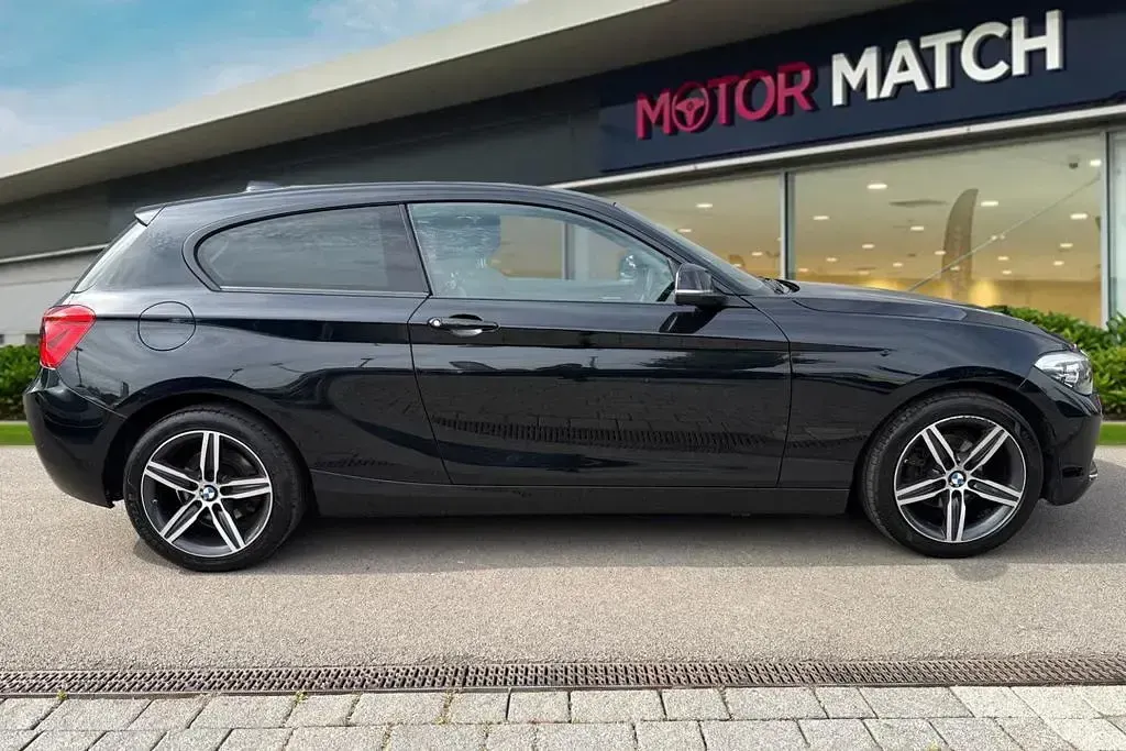 Used BMW 116 Sport Line 2018 Black Hatchback