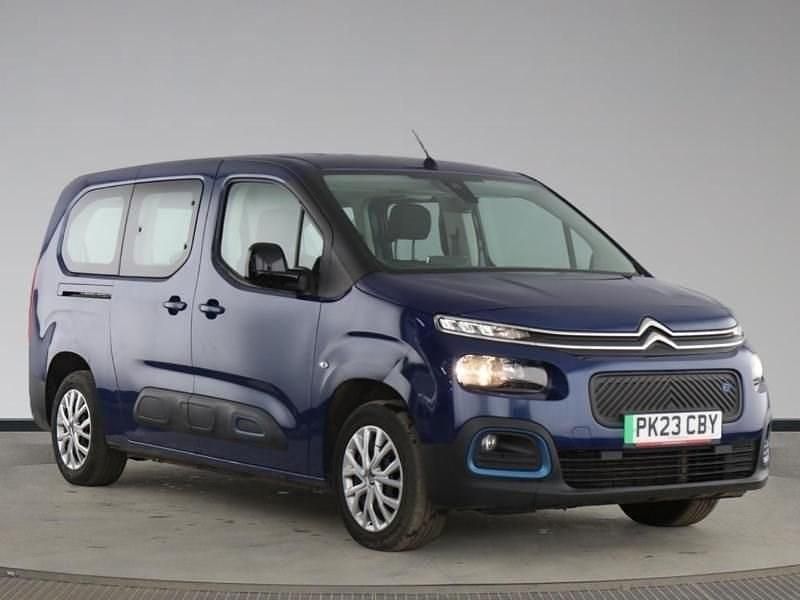 Usado Citroën e-Berlingo Feel 100 kW (136 HP) 2023 Azul Monovolume