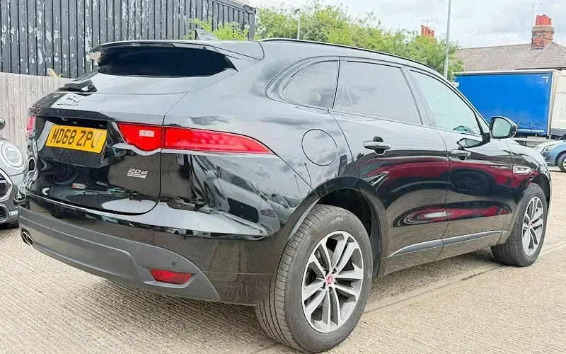 Used Jaguar F-Pace R-Sport 179 HP (131 kW) 2019 Black SUV