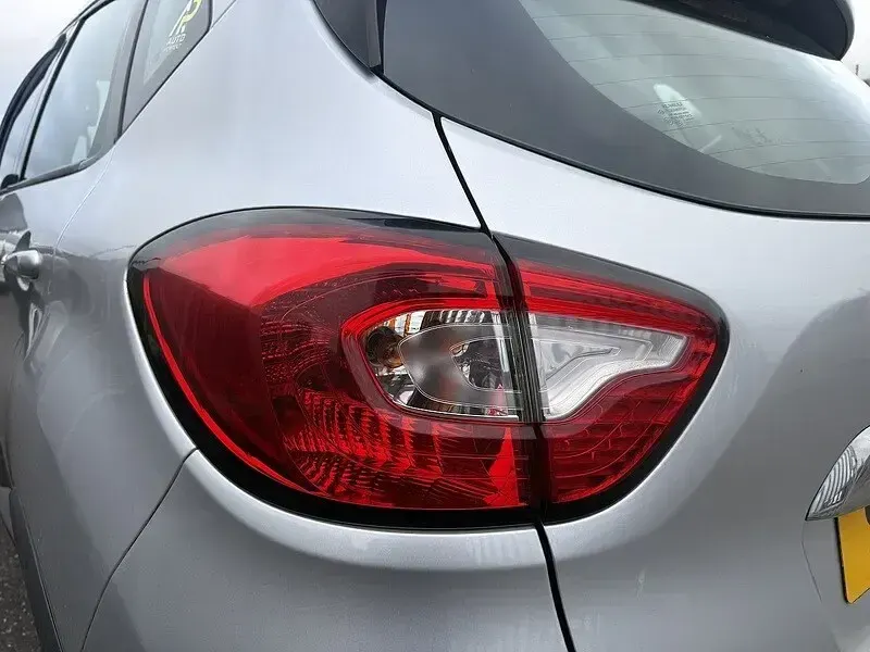 Used Renault Captur Dynamique 90 HP (66 kW) 2015 Silver SUV