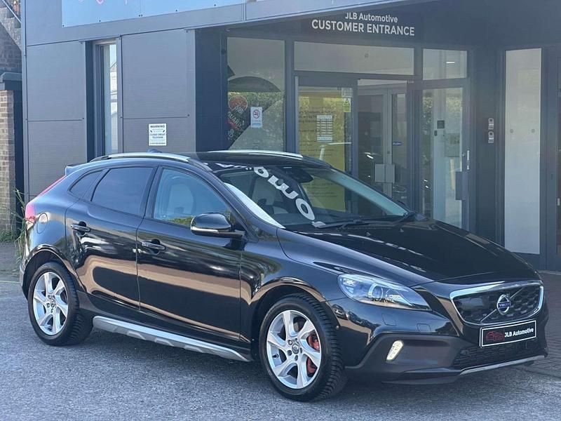 Begagnad Volvo V40 2013 Svart Halvkombi