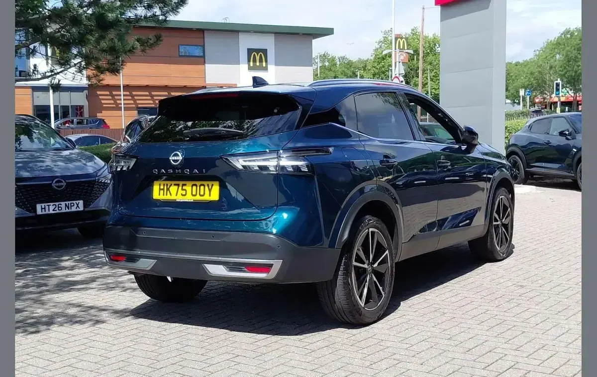 Used Nissan Qashqai Tekna 138 HP (101 kW) 2025 Green SUV