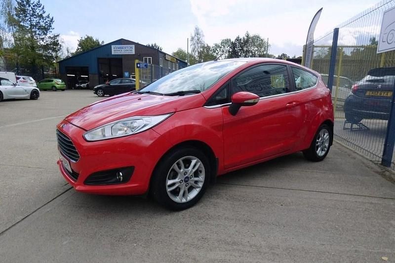 Used Ford Fiesta Zetec 82 HP (60 kW) 2014 Red Hatchback