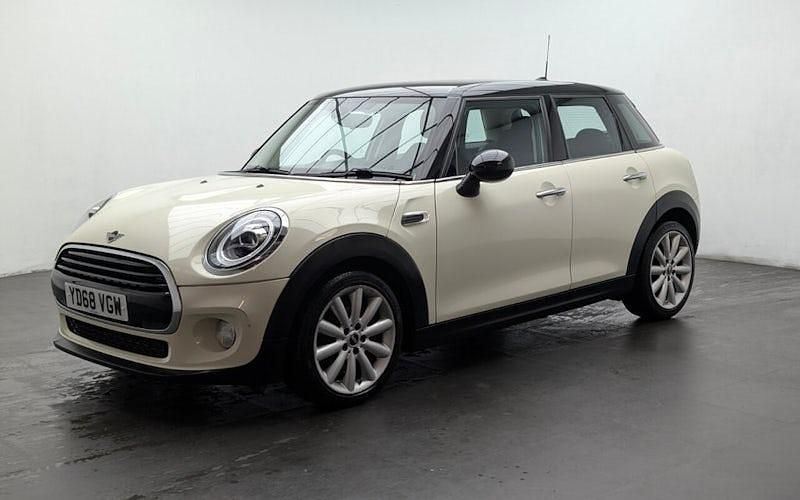 Used Mini Cooper Classic 136 HP (100 kW) 2019 White Hatchback