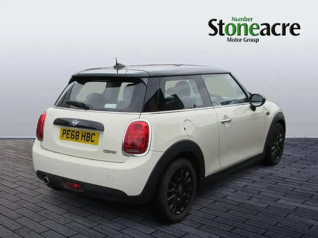 Używany Mini Cooper Hatch 134 KM (98 kW) 2018 Biały Hatchback