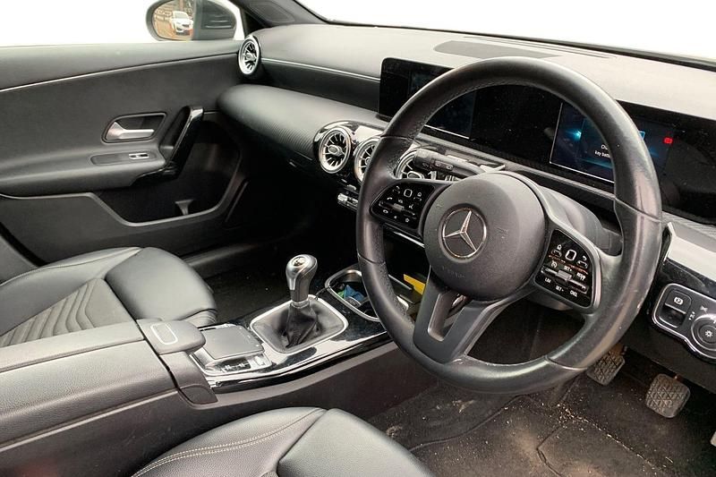 Used Mercedes A180 SE 116 HP (85 kW) 2019 Black Hatchback